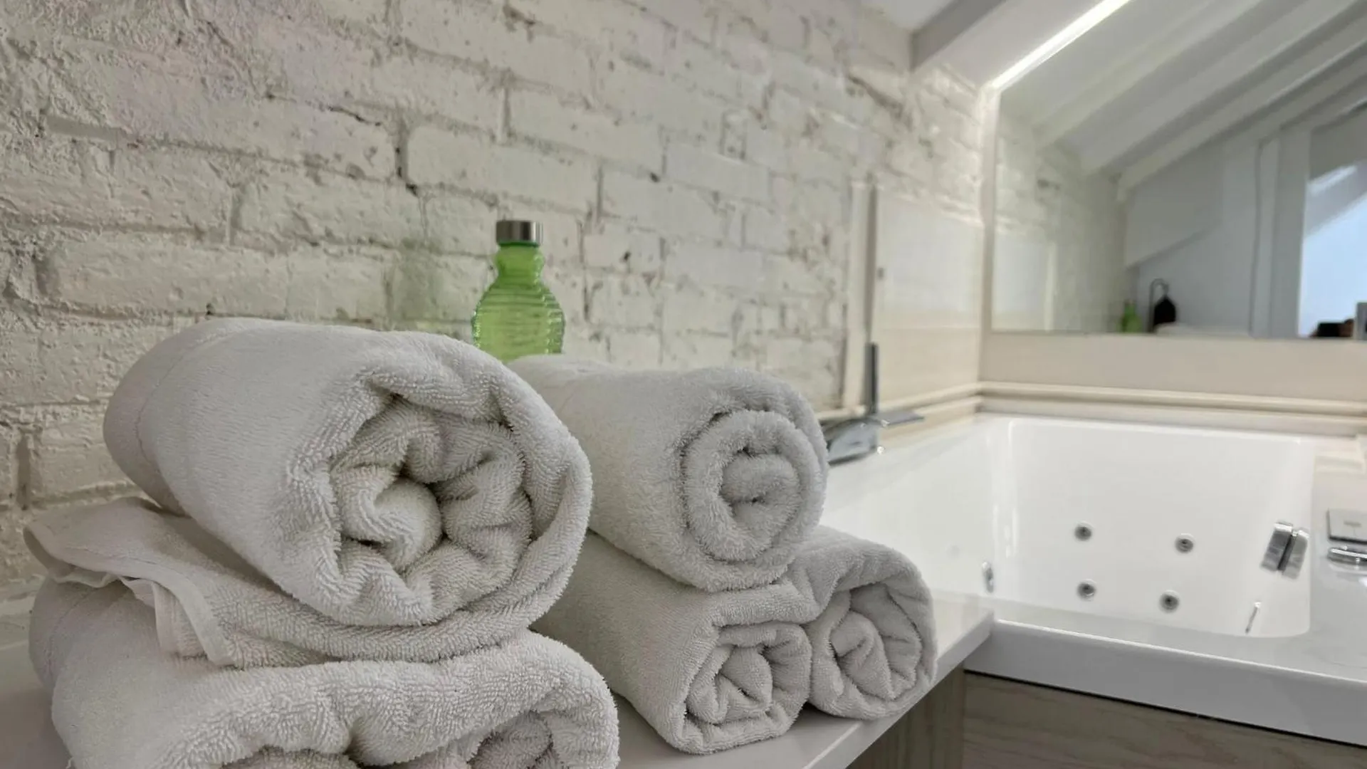 Aya House Hotel Barcelona Resort