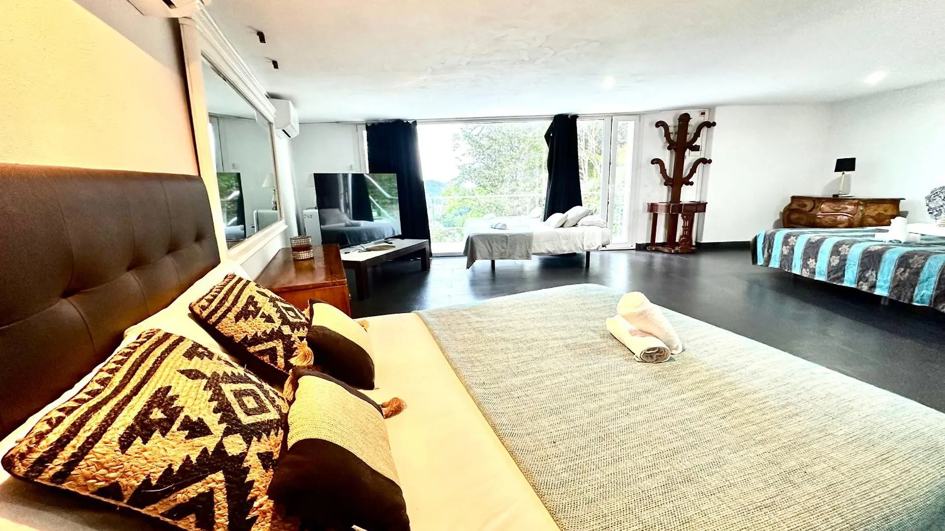 Resort Aya House Hotel Barcelona Spain
